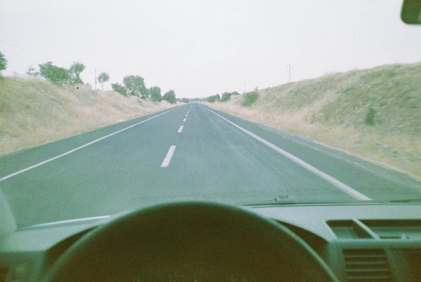 Faut-il systématiquement opter pour une alerte de franchissement de ligne lors de l'achat d'un véhicule neuf?